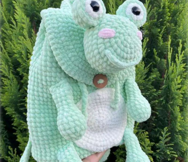 Complimentary Intermediate crochet pattern: Plush Backpack Frog Crochet Pattern - Simple to follow guide