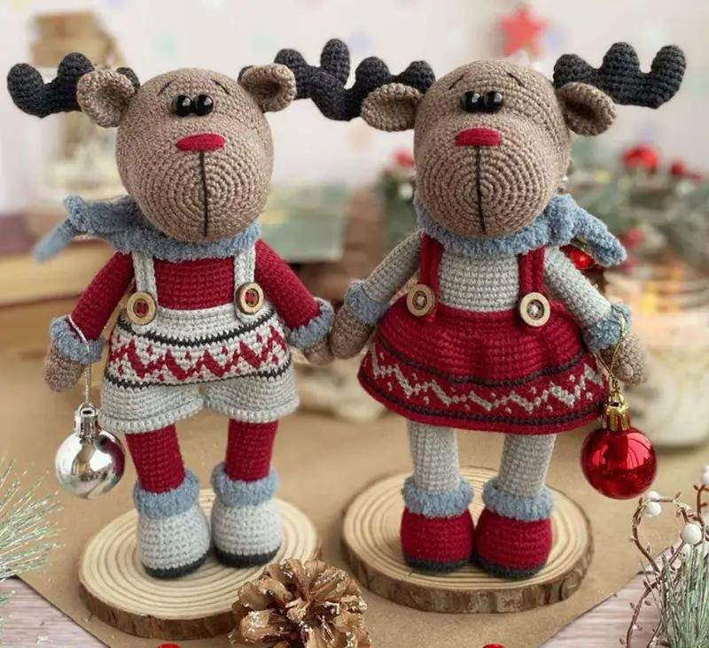 Complimentary Intermediate crochet pattern: Reindeer Duo Amigurumi Pattern - Simple to follow guide