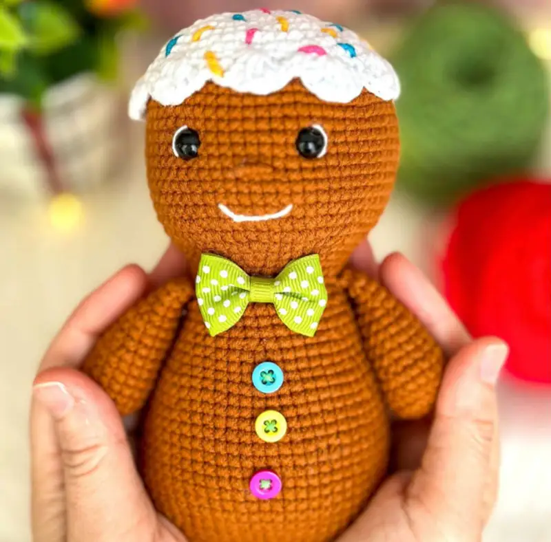Complimentary Beginner Friendly crochet pattern: Trio Gingerbread Amigurumi Pattern - Simple to follow guide