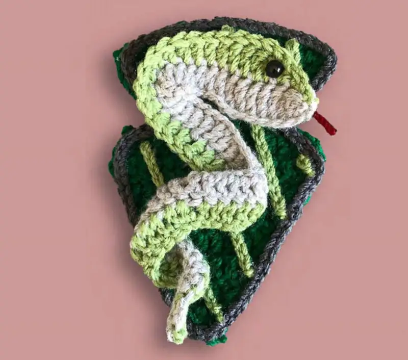 Complimentary Beginner Friendly crochet pattern: House of Wizards Snake Crochet Applique Pattern - Simple to follow guide