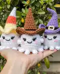 No Sew Ghosts Wearing Hats Crochet Pattern step 1 - construction progress