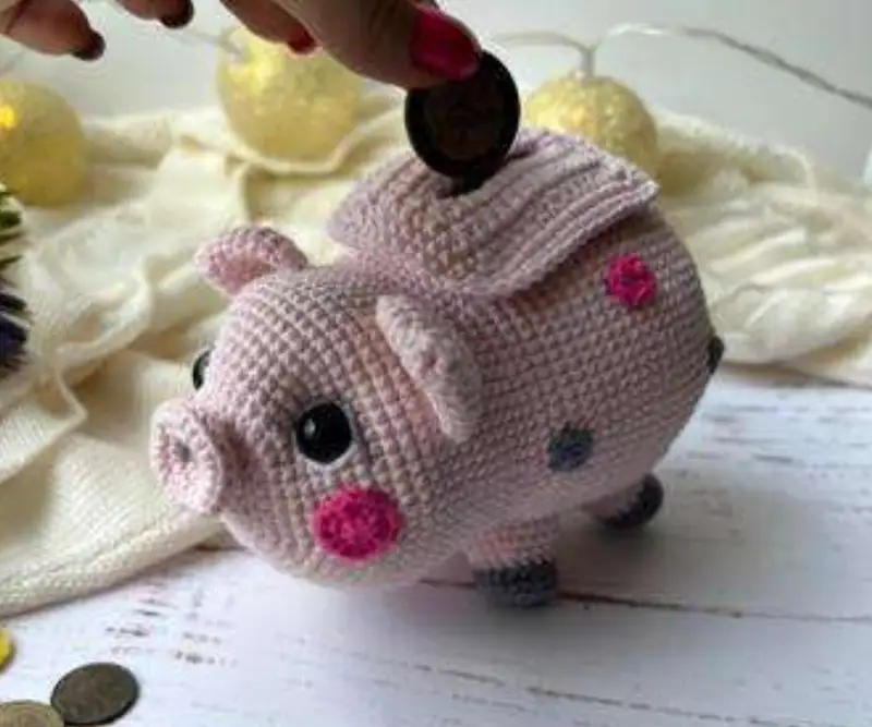 Complimentary Intermediate crochet pattern: Adorable Piggy Bank Amigurumi Pattern - Simple to follow guide