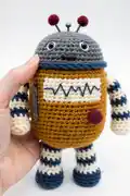 Pixie the Robot Amigurumi Pattern step 1 - construction progress