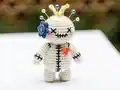 Voodoo Doll Amigurumi Pattern step 1 - construction progress
