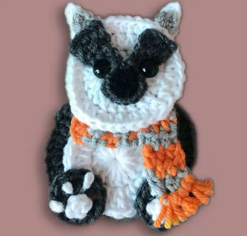 Complimentary Beginner Friendly crochet pattern: Houses of Wizardry Badger Crochet Applique Pattern - Simple to follow guide