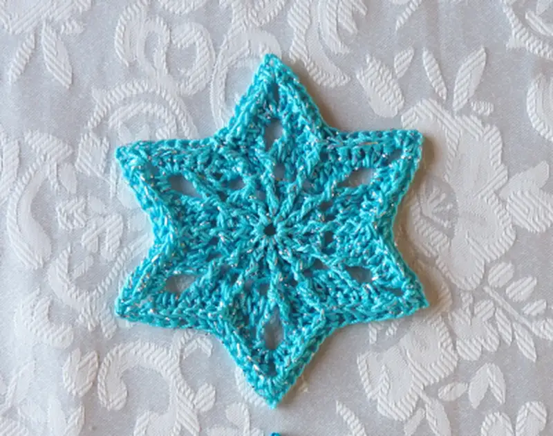 Complimentary Intermediate crochet pattern: Sun Star Snowflake Pattern - Simple to follow guide