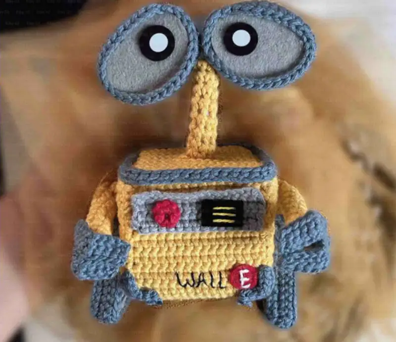 Complimentary Advanced crochet pattern: WALL-E Robot Amigurumi Pattern - Simple to follow guide