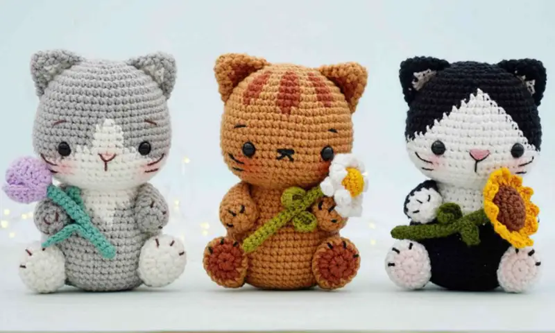 Complimentary Intermediate crochet pattern: 3 Kittens Amigurumi Pattern - Simple to follow guide