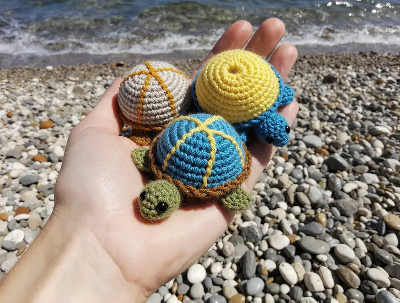 Complimentary Intermediate crochet pattern: Mini Turtle Amigurumi Pattern - Simple to follow guide