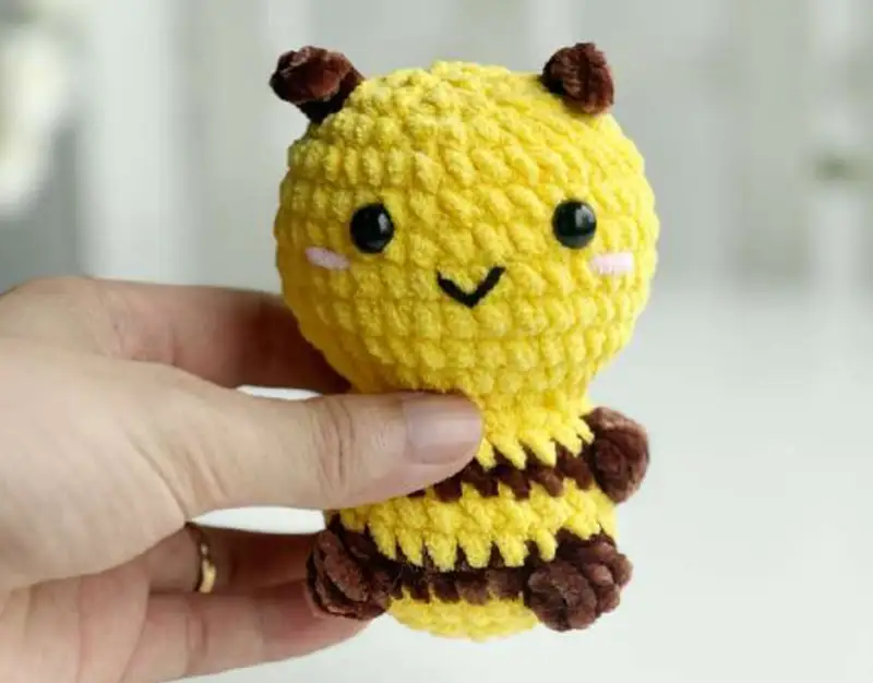 Complimentary Beginner Friendly crochet pattern: Mini Bee, Mouse & Puppy Dog Amigurumi Pattern - Simple to follow guide