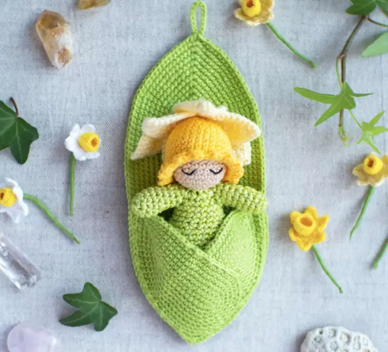 Complimentary Intermediate crochet pattern: Daffodil Baby in Cradle Amigurumi Pattern - Simple to follow guide