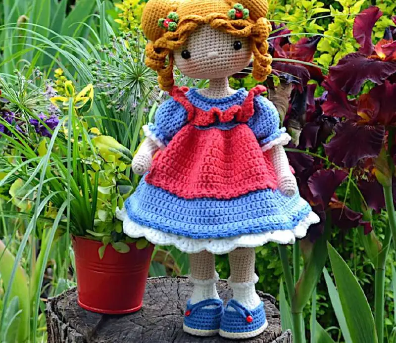 Complimentary Intermediate crochet pattern: Doll Eliza Amigurumi Pattern - Simple to follow guide
