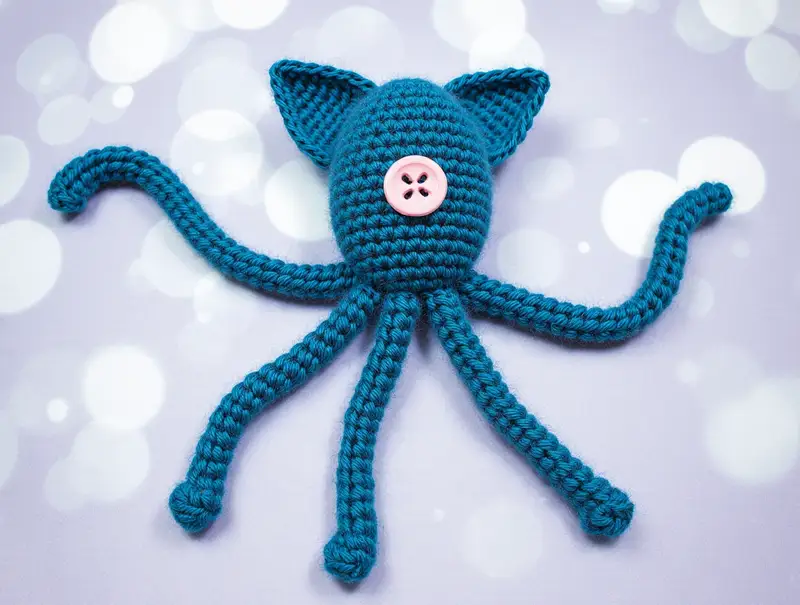 Complimentary Intermediate crochet pattern: Coraline Squid Amigurumi Pattern - Simple to follow guide