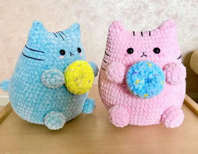 Complimentary Intermediate crochet pattern: Plush Cat with Donut Amigurumi Pattern - Simple to follow guide