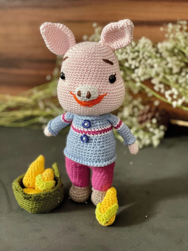 Quality crochet pattern: Pinky Pig Amigurumi Pattern - Intermediate level guide with complete instructions