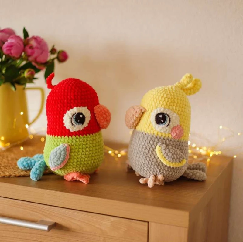Complimentary Intermediate crochet pattern: Tropical Lovebird & Parrot Amigurumi Pattern - Simple to follow guide