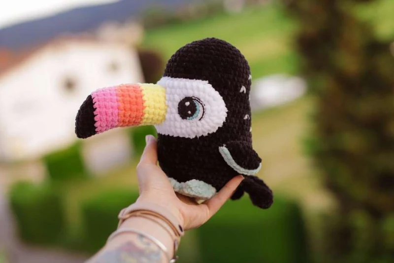 Complimentary Intermediate crochet pattern: Tropical Toucan Amigurumi Pattern - Simple to follow guide