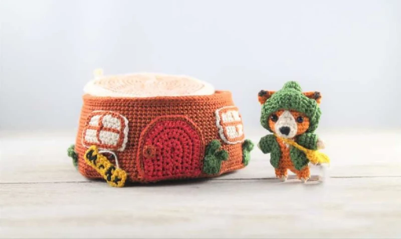 Complimentary Advanced crochet pattern: Miniature Mr. Fox and Tree Stump House Amigurumi Pattern - Simple to follow guide